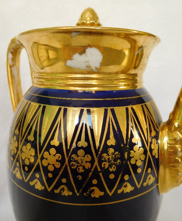 Verseuse / cafetière Empire en porcelaine de Paris bleue dorée à l'or fin, époque début XIXe