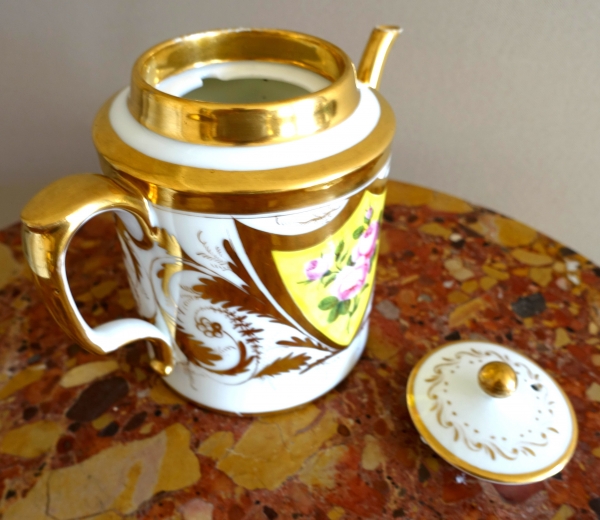 Empire Paris porcelain teapot, early 19th century circa 1820