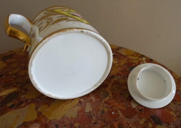 Empire Paris porcelain teapot, early 19th century circa 1820