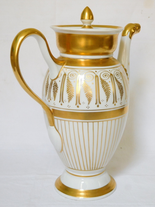 Paris porcelain coffee pot enhanced with fine gold, mid-19th century