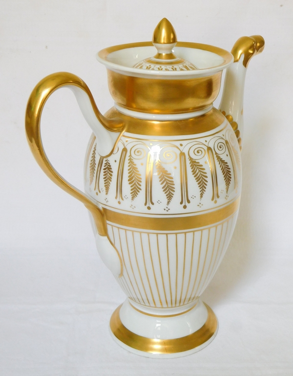 Paris porcelain coffee pot enhanced with fine gold, mid-19th century