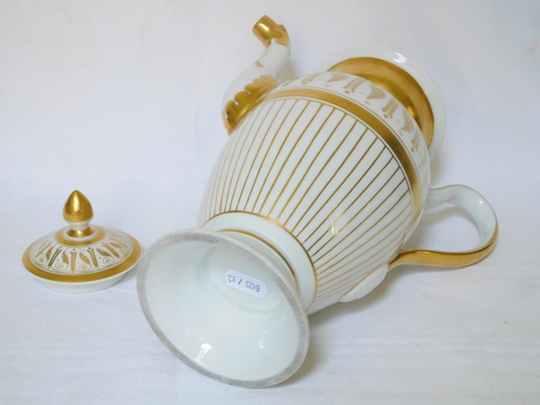 Paris porcelain coffee pot enhanced with fine gold, mid-19th century