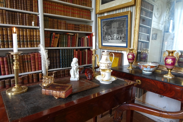 Halley Manufacture : tall Empire Paris porcelain teapot, early 19th century