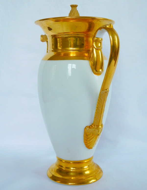 Grande verseuse / cafetière Empire, col à tête de canard, porcelaine de Paris et biscuit, XIXe siècle vers 1820