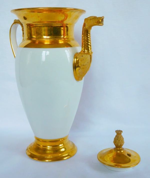 Grande verseuse / cafetière Empire, col à tête de canard, porcelaine de Paris et biscuit, XIXe siècle vers 1820