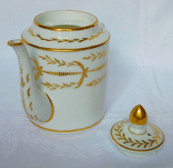 Fine gold gilt Paris porcelain teapot, Empire production, early 19th century