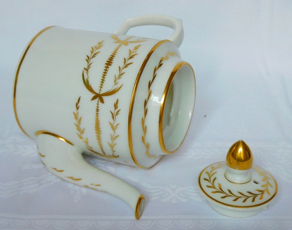 Fine gold gilt Paris porcelain teapot, Empire production, early 19th century