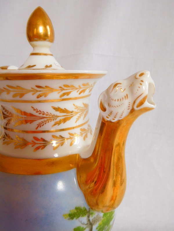 Grande verseuse / cafetière Empire en porcelaine de Paris dorée à paysage tournant, XIXe siècle vers 1820