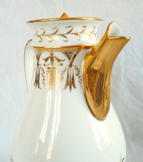 Verseuse, cafetière d'époque Empire en porcelaine de Paris attribuée à Locré