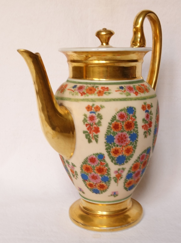 Paris porcelain coffee pot enhanced with fine gold, 19th century circa 1830