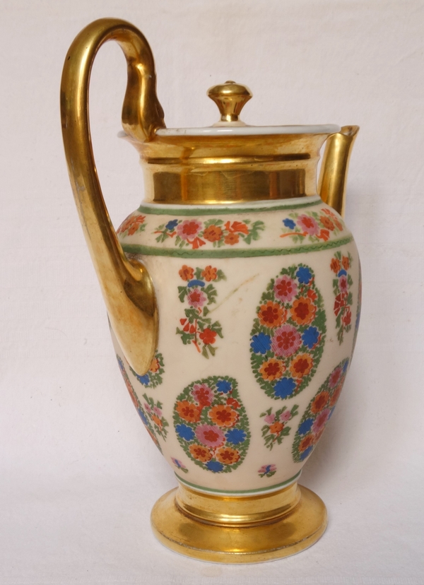 Paris porcelain coffee pot enhanced with fine gold, 19th century circa 1830