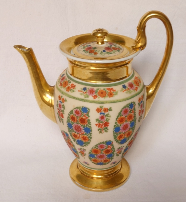 Verseuse / cafetière en porcelaine de Paris peinte rehaussée à l'or fin, époque XIXe Restauration 