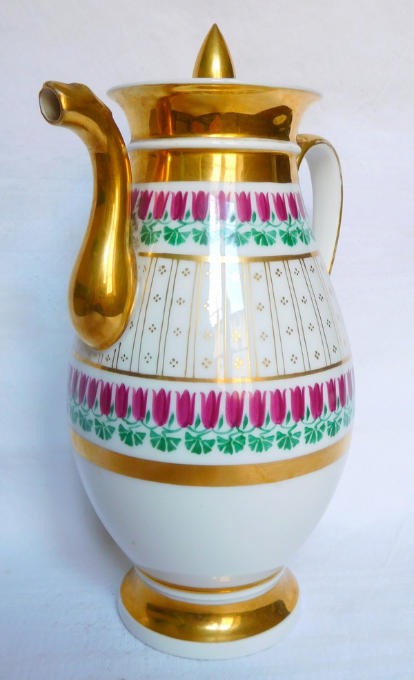 Paris porcelain coffee pot enhanced with fine gold, early-19th century