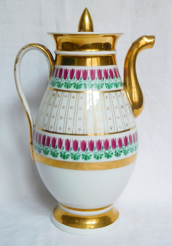 Paris porcelain coffee pot enhanced with fine gold, early-19th century