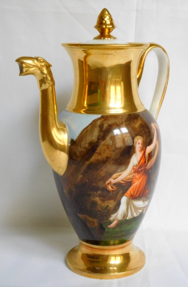 Paris porcelain coffee pot enhanced with fine gold, early 19th century