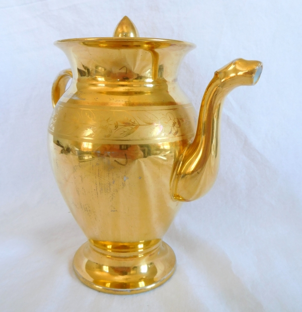 Paris porcelain teapot enhanced with fine gold, early 19th century