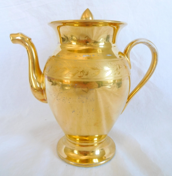 Paris porcelain teapot enhanced with fine gold, early 19th century