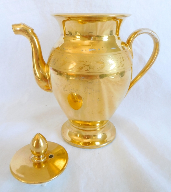 Paris porcelain teapot enhanced with fine gold, early 19th century