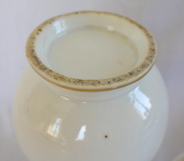 Verseuse en porcelaine de Paris XVIIIe décor aux Barbeaux. attribuée Manufacture du Duc d'Angoulême