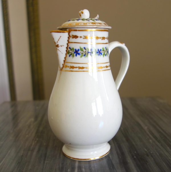 Verseuse en porcelaine de Paris XVIIIe décor aux Barbeaux. attribuée Manufacture du Duc d'Angoulême