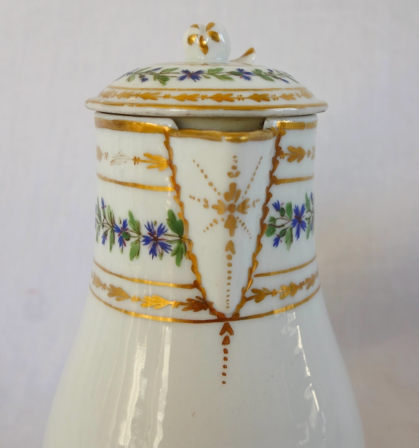 Verseuse en porcelaine de Paris XVIIIe décor aux Barbeaux. attribuée Manufacture du Duc d'Angoulême
