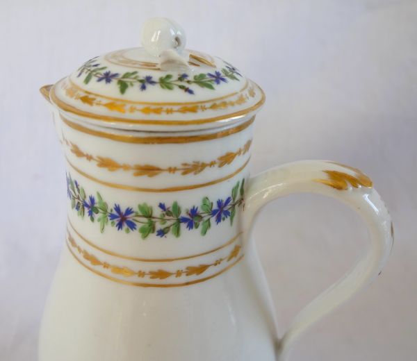 Verseuse en porcelaine de Paris XVIIIe décor aux Barbeaux. attribuée Manufacture du Duc d'Angoulême