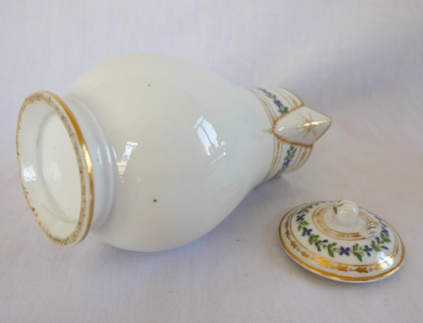 Verseuse en porcelaine de Paris XVIIIe décor aux Barbeaux. attribuée Manufacture du Duc d'Angoulême