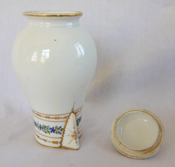Verseuse en porcelaine de Paris XVIIIe décor aux Barbeaux. attribuée Manufacture du Duc d'Angoulême