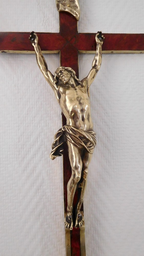 Crucifix, Christ en bronze sur croix en écaille de tortue, époque Louis XIV, XVIIe siècle