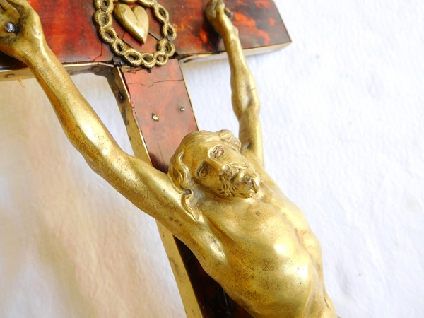 Crucifix, Christ en bronze sur croix en écaille de tortue, époque Louis XIV, XVIIe siècle