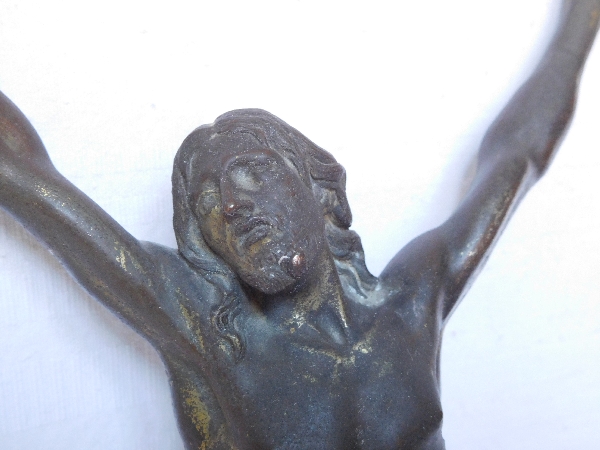 Grand Christ en bronze patiné, époque Louis XIV, début XVIIIe siècle