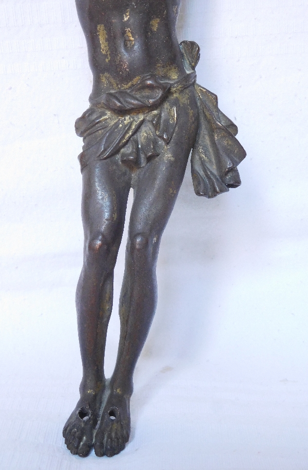 Grand Christ en bronze patiné, époque Louis XIV, début XVIIIe siècle