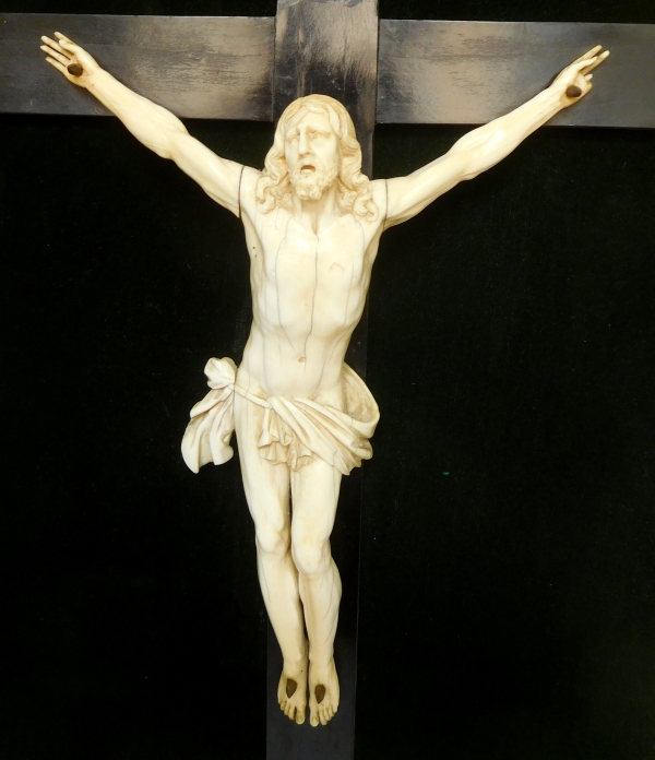 Christ en ivoire, crucifix de fond de lit d'époque Louis XV - XVIIIe siècle