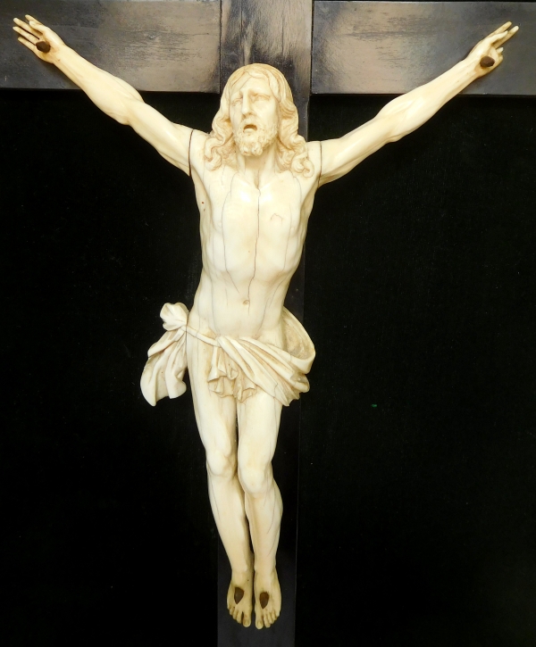 Christ en ivoire, crucifix de fond de lit d'époque Louis XV - XVIIIe siècle