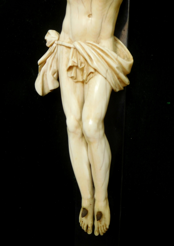 Christ en ivoire, crucifix de fond de lit d'époque Louis XV - XVIIIe siècle