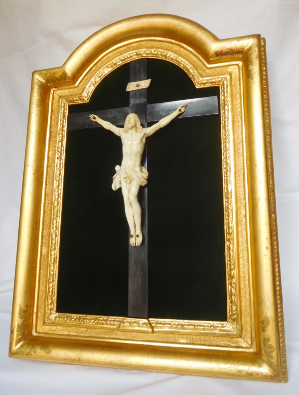 Louis XV ivory Christ set into its gilt wood frame - 18th century