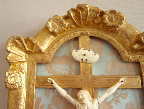 Louis XIV ivory Christ, gold leaf gilt wood frame, 18th century