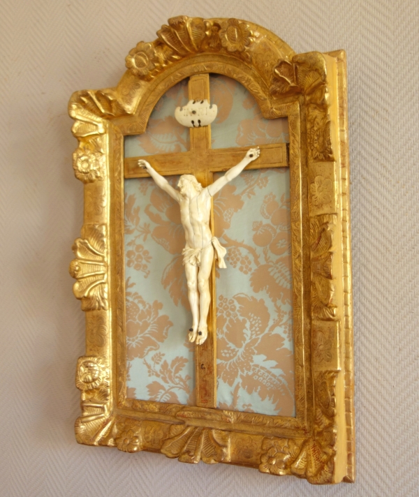 Louis XIV ivory Christ, gold leaf gilt wood frame, 18th century