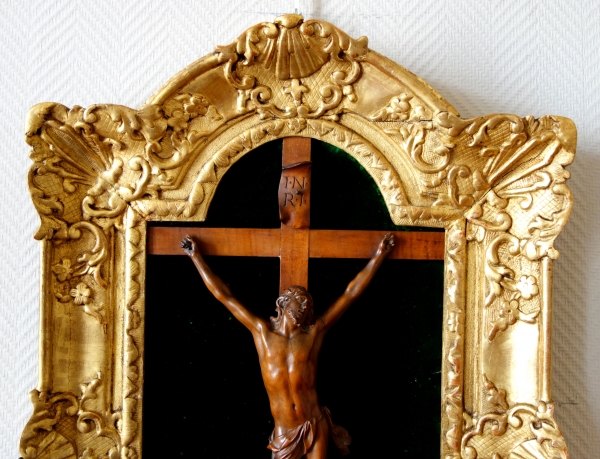 Grand Christ en Croix en bois de Sainte Lucie dit de Bagard, travail Nancéen du XVIIIe siècle