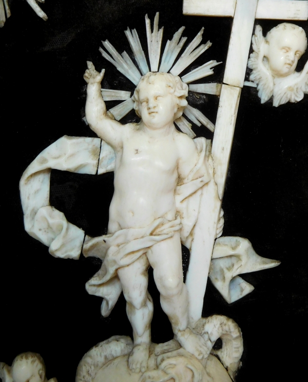 Jesus Child in glory, late 17th century / early 18th century ivory sculpture - Louis XIV period