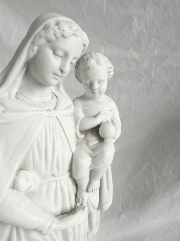Grande Vierge à l'Enfant en biscuit de porcelaine d'époque Napoléon III