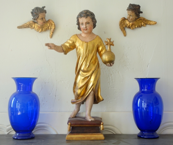 Pair of baroque winged angels busts, polychromatic and gilt wood, early 18th century