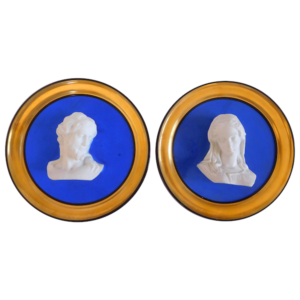 Pair of large porcelain biscuit medals showing Jesus Christ and Virgin Mary - 19th century circa 1830