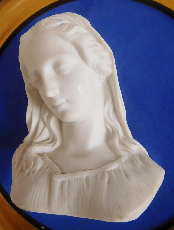 Paire de grands médaillons en biscuit de porcelaine bleu et or - le Christ et la Vierge - vers 1830