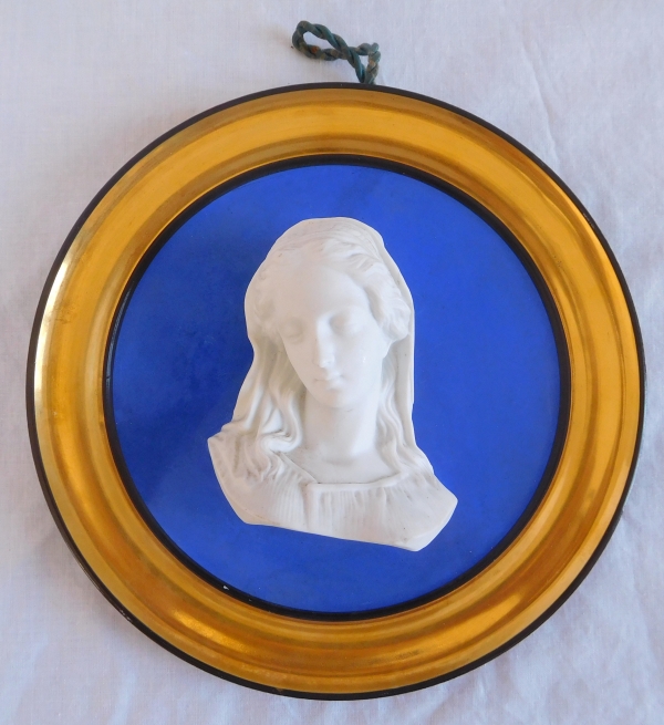 Paire de grands médaillons en biscuit de porcelaine bleu et or - le Christ et la Vierge - vers 1830