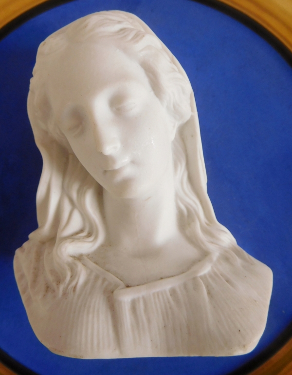 Paire de grands médaillons en biscuit de porcelaine bleu et or - le Christ et la Vierge - vers 1830