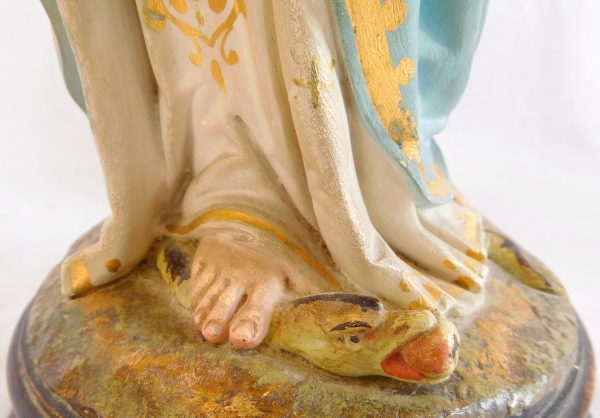 Grande statue de la Vierge Marie en plâtre polychrome et or, époque XIXe siècle - 40cm