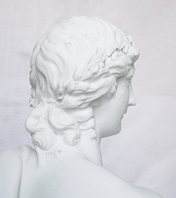 Statue d'Apollon en biscuit de porcelaine, style Louis XVI, époque fin XIXe