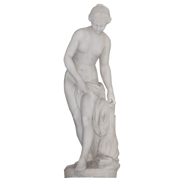 Grande statue, baigneuse en marbre d'après Falconet, 83cm