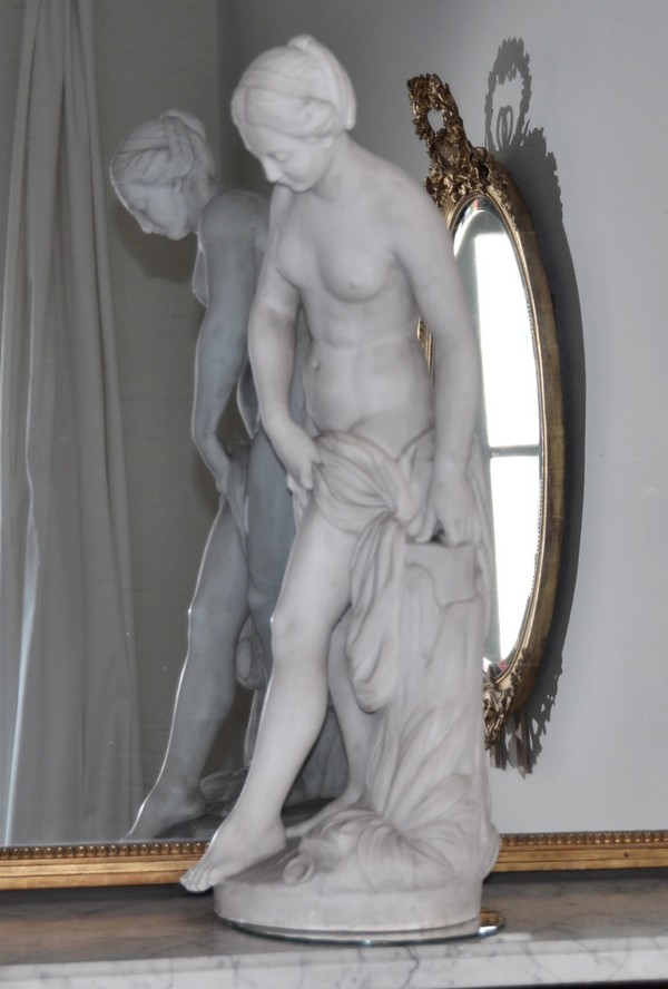 Grande statue, baigneuse en marbre d'après Falconet, 83cm